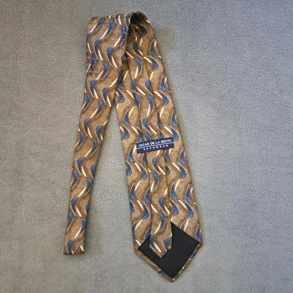 Oscar De La Renta Silk necktie‎ iridescent geometric pattern men's tan navy EUC